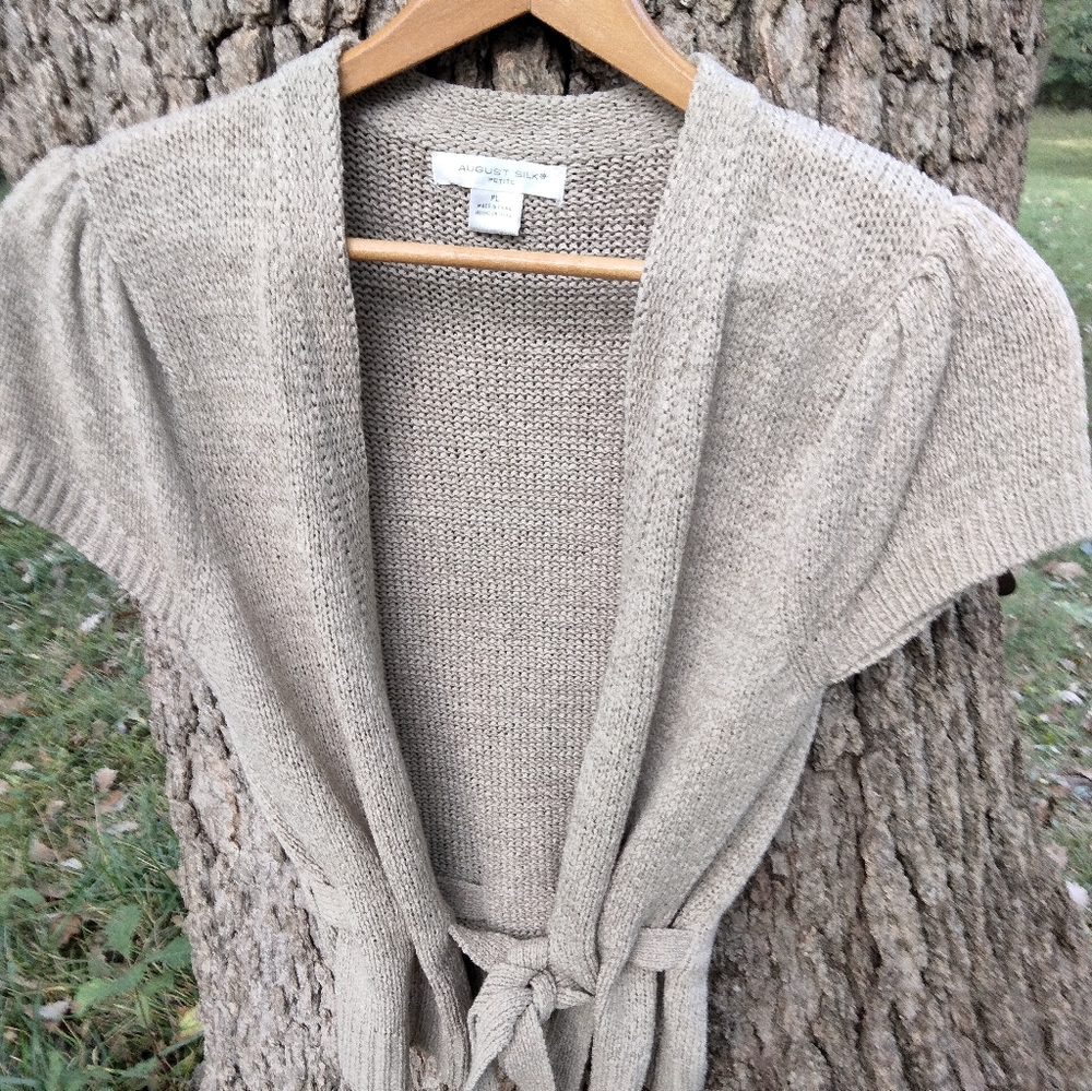 ⬇️ Price Drop!⬇️ August Silk Petites Cardigan in size PL